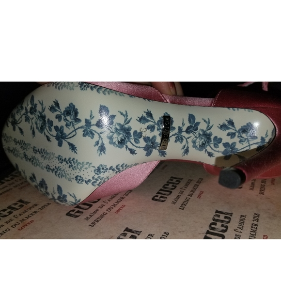 GUCCI Glossy pink Satin Ankle Strap Heels - Picture 6 of 8